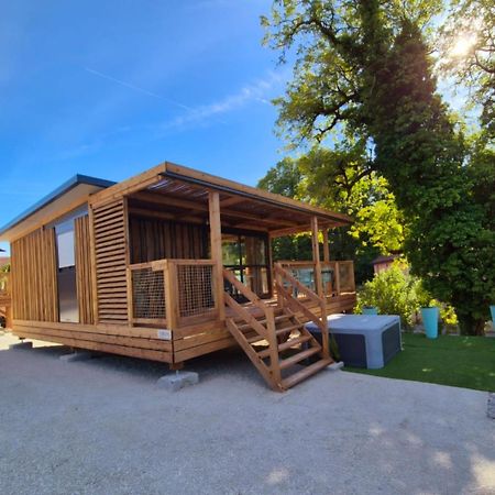 Les Lodges D'Emeraude Maisod Exterior photo