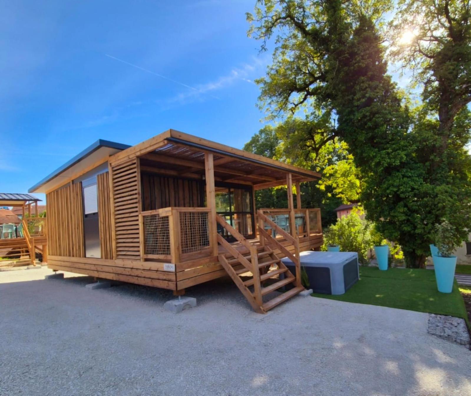 Les Lodges D'Emeraude Maisod Exterior photo